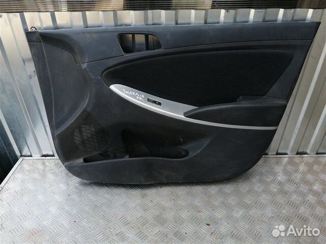 Обшивка двери передняя правая Hyundai Solaris RB