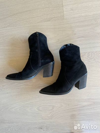 Ботильоны / замшевые казаки Zara