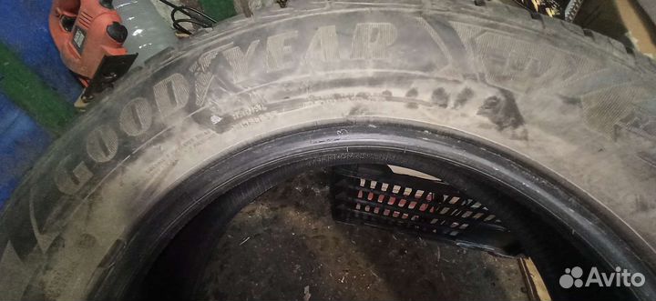 Зимние шины Goodyear