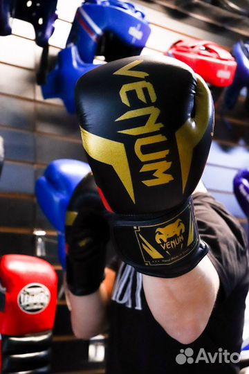 Боксерские перчатки Venum PU Red Gold