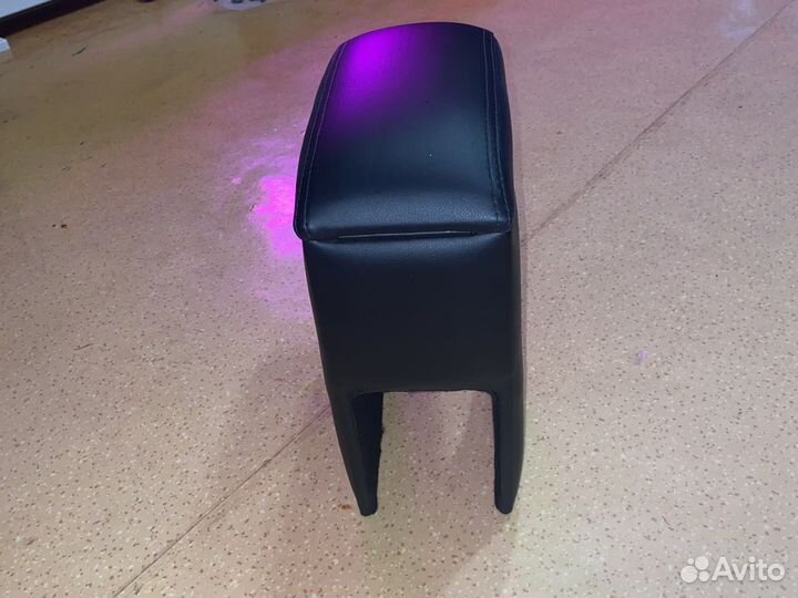 Подлокотник в автомобиль