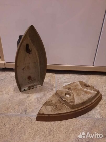 Угольный утюг