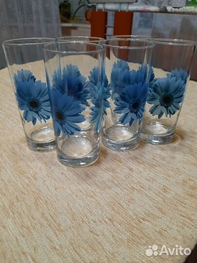 Кофейник, стаканы, чашки