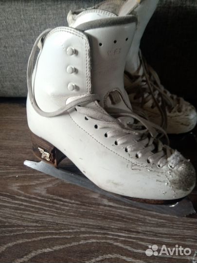 Фигурные коньки risport