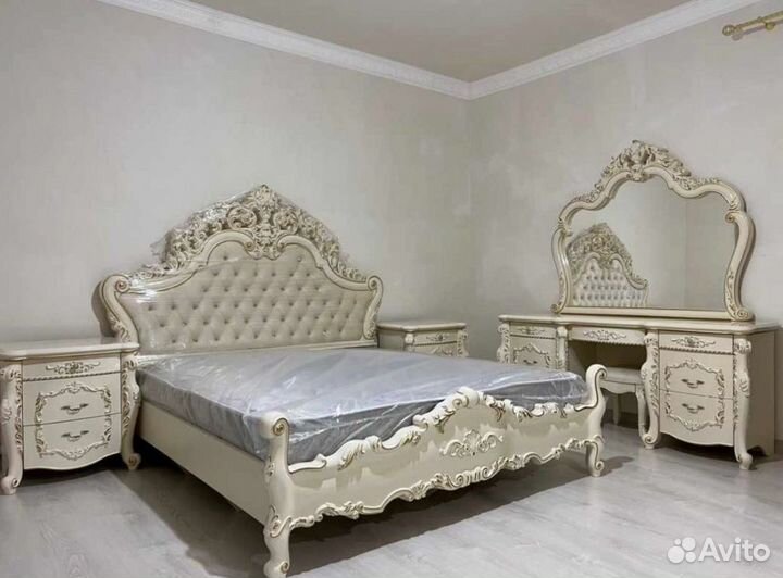 Спальный гарнитур