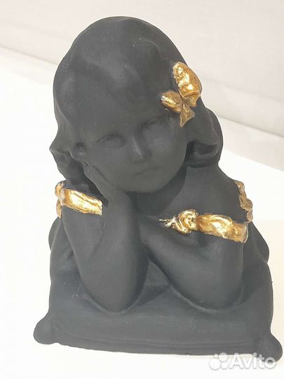 Статуэтка Девочка