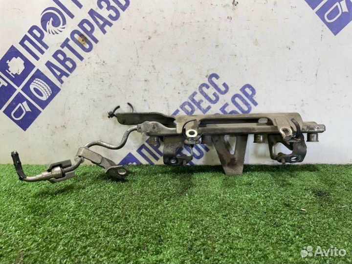 Топливная рампа Nissan Tiida хэтчбек 1.6 HR16 2008