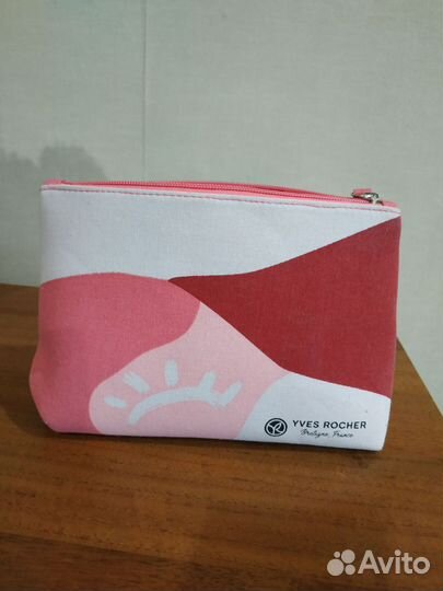Косметичка вместительная yves rocher
