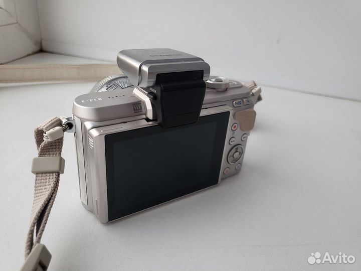 Olympus PEN E-PL8 Kit 14-42mm IIR белый
