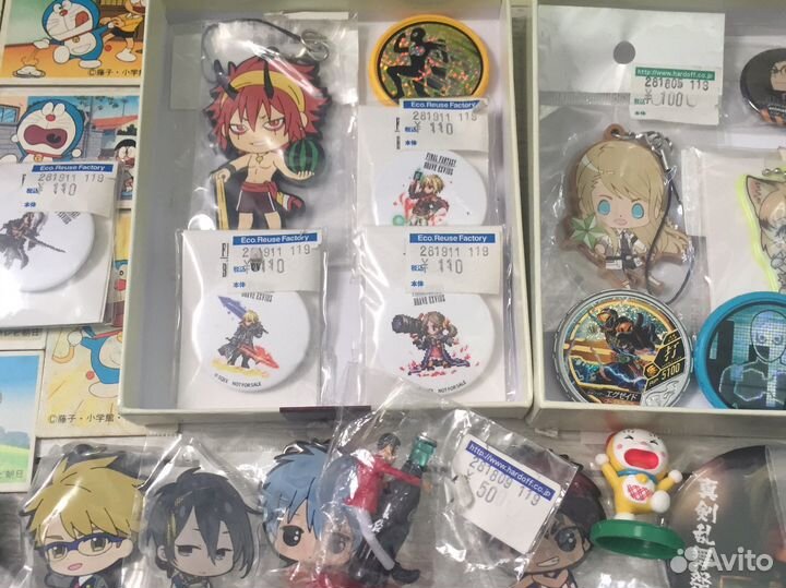 Брелки Фишки редкие Значки Карточки из Японии кт