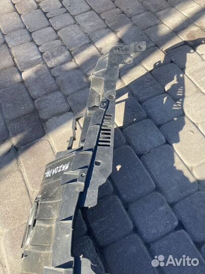 Кронштейн решетки радиатора mazda 3 bl