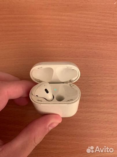 Airpods 1 поколения