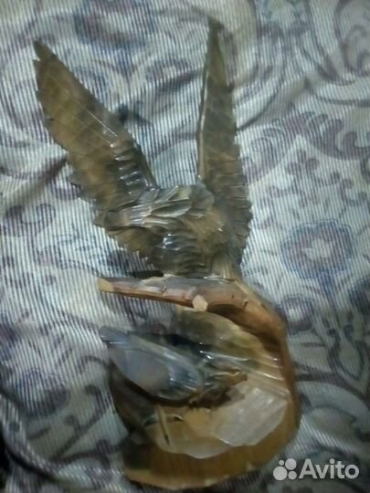 Орлица с орленком статуетка