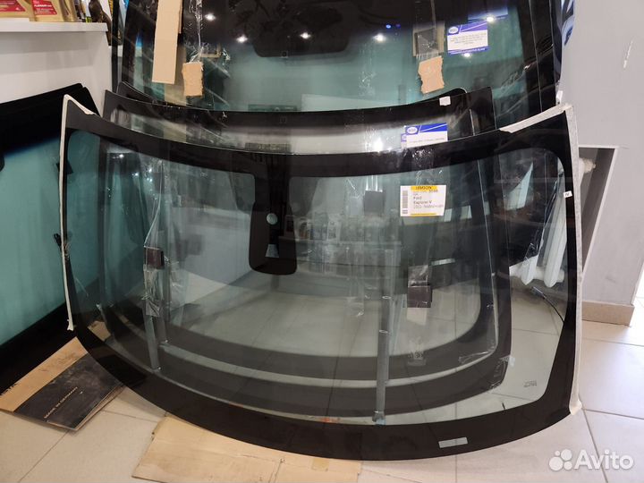 Стекло ветровое Ford Explorer V