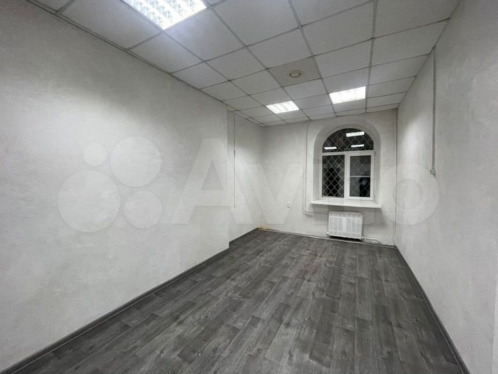 Офис в центре города, на 1-ом этаже, 97.2 м²