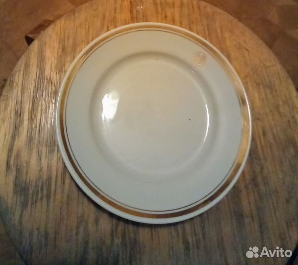 Тарелки белые с золотой каймой, 87-88 годов