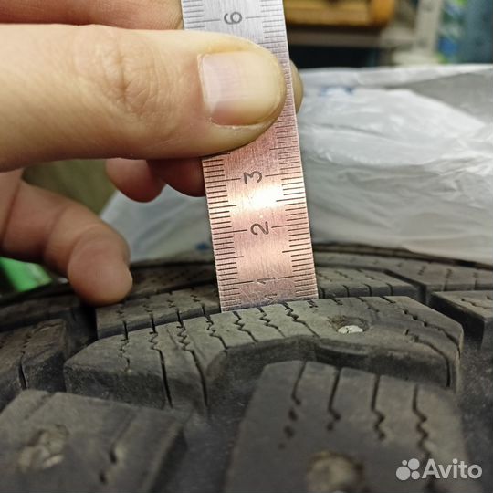Pirelli Ice Zero 215/55 R16