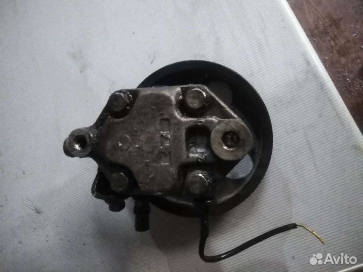 Насос Гур Mitsubishi Carisma