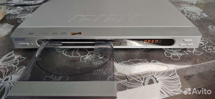 Dvd плеер bbk DV318SI