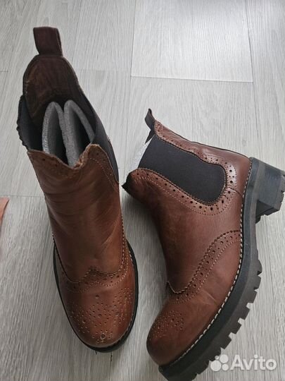 Продам ботинки (Португалия)