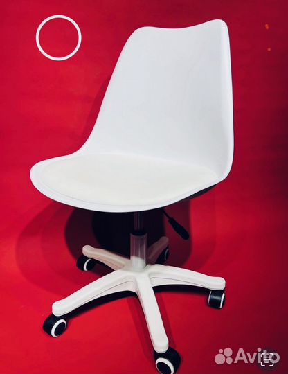 Стул-кресло на колесиках