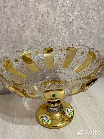 Ваза для фруктов на ножке