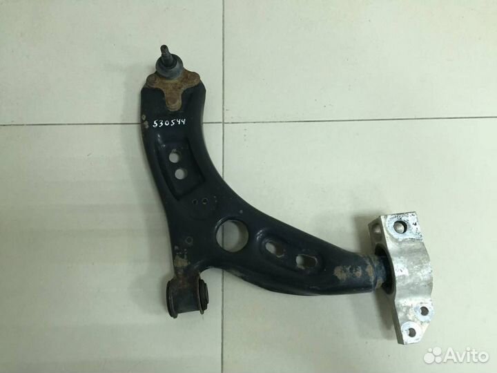 Рычаг передний нижний правый Volkswagen Tiguan 5N2