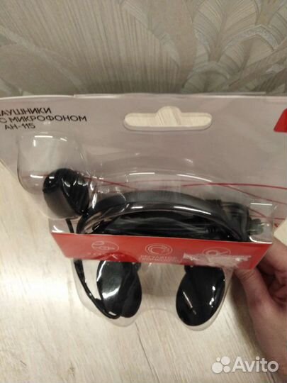 Наушники с микрофоном