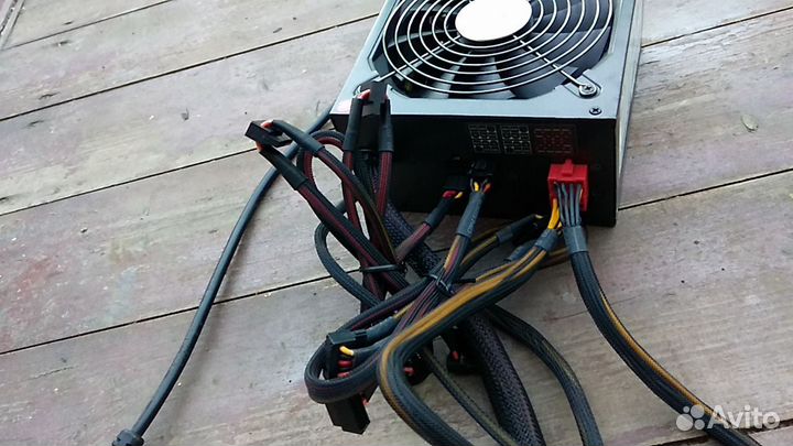 Чифтек Блок питания 750w video два 6+2 cpu 4+4