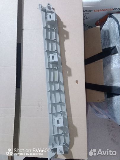 Обшивка двери багажника верхняя левая Toyota LC Pr