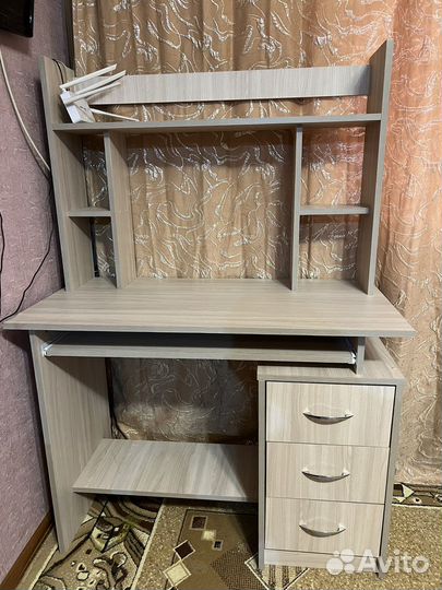 Стол компьютерный