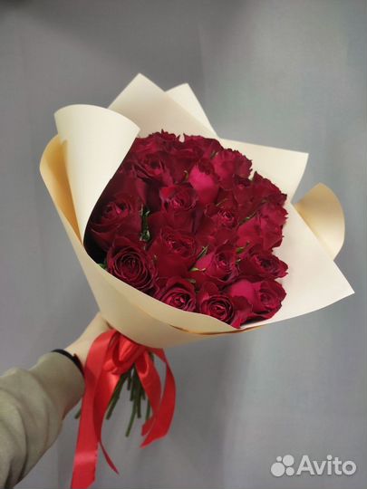 Букет из 25 красных роз 40 см