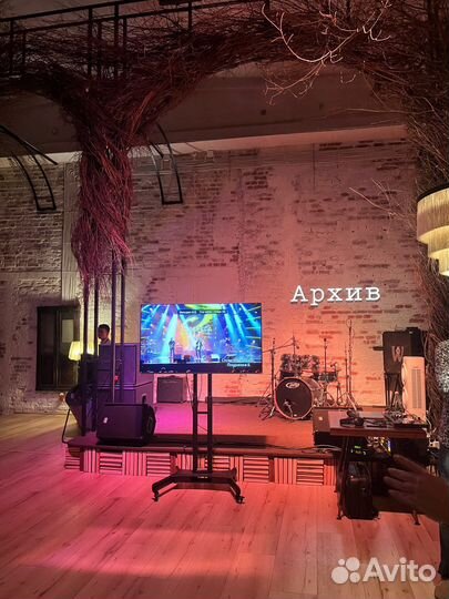 Аренда телевизора на стойке (55”)