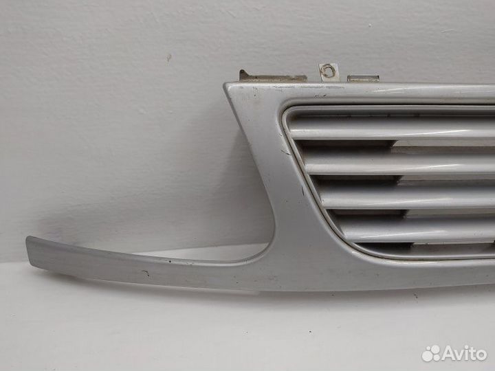 Б/У Решетка радиатора Царапины, не значительный