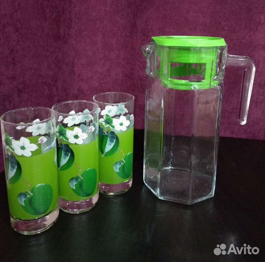 Кувшин и три стакана