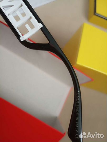 Солнцезащитные очки женские италия