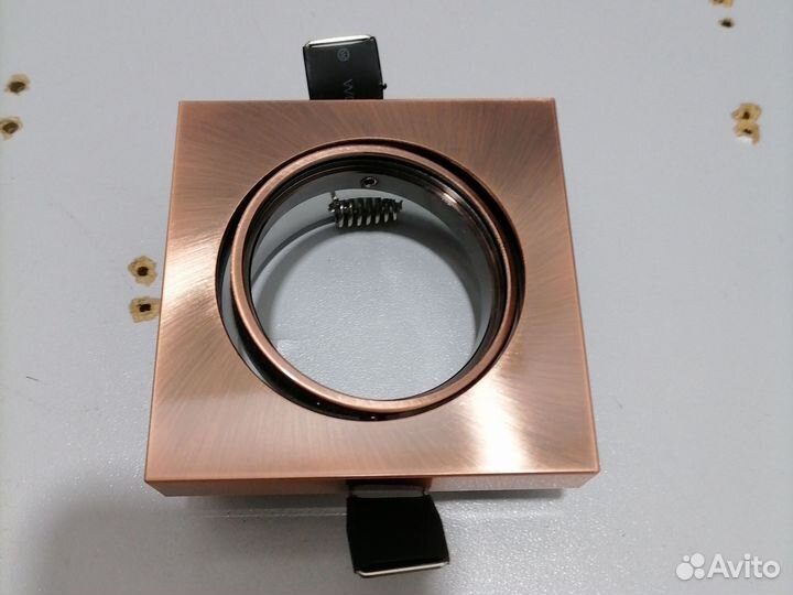 Светильник потолочный встраиваемый