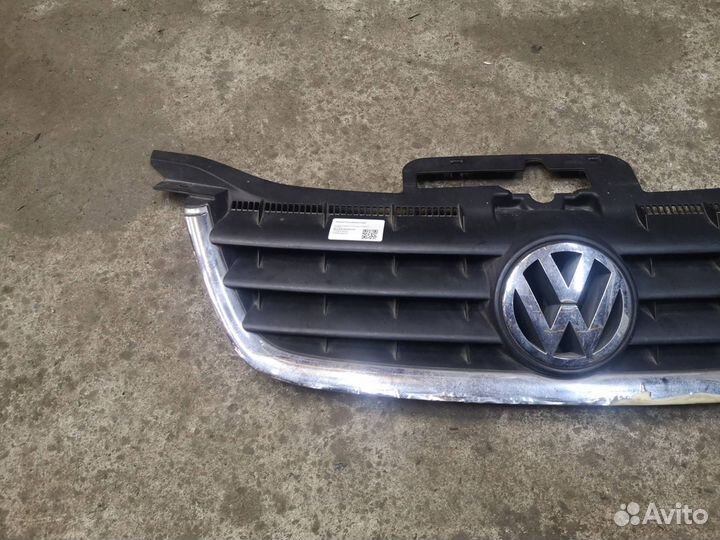 Решетка радиатора Volkswagen Touran 1T0853651