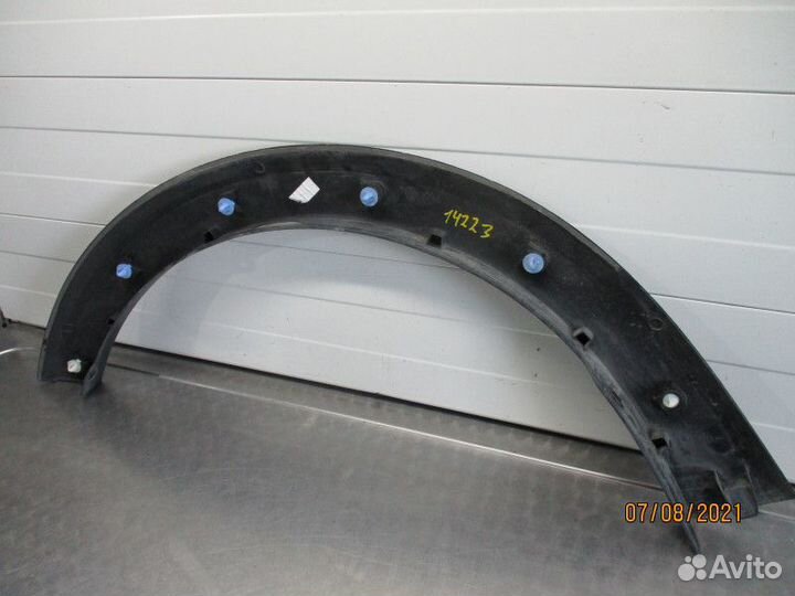 Накладка переднего крыла правого Renault Sandero 2