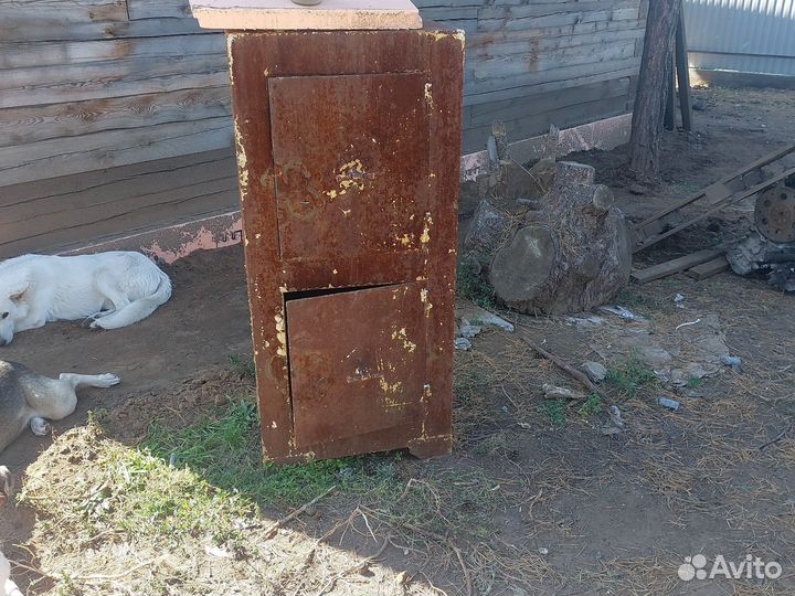 Сейф металлический