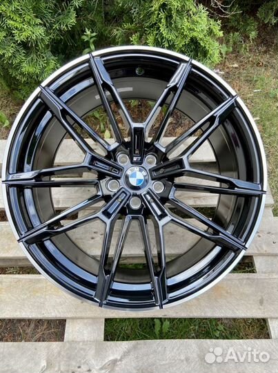 Разноширокие диски R20 на BMW