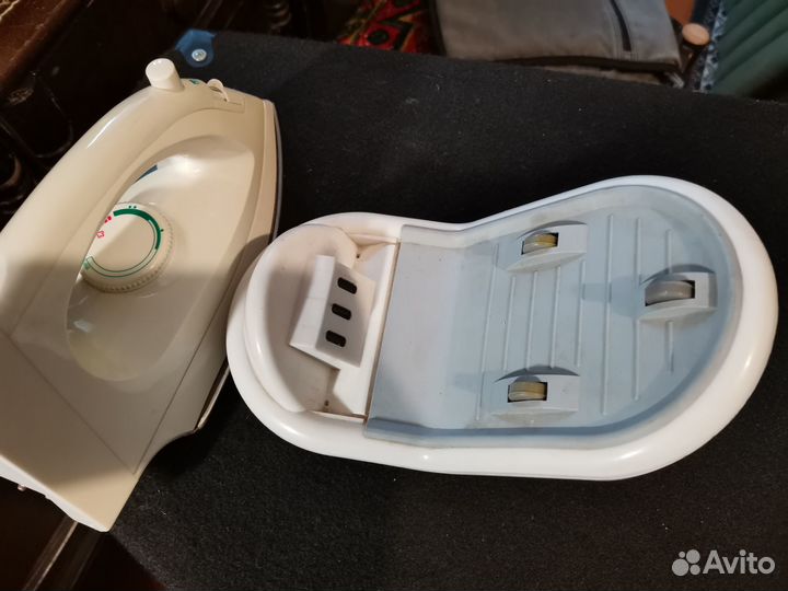 Утюг с отпаривателем