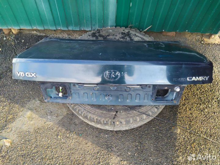 Крышка багажника задняя Toyota Camry седан 3 1995