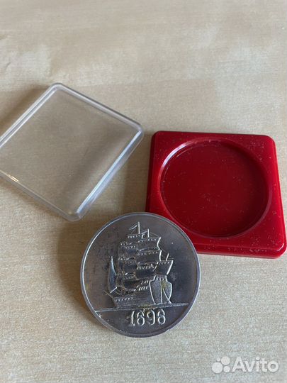 Настольная медаль