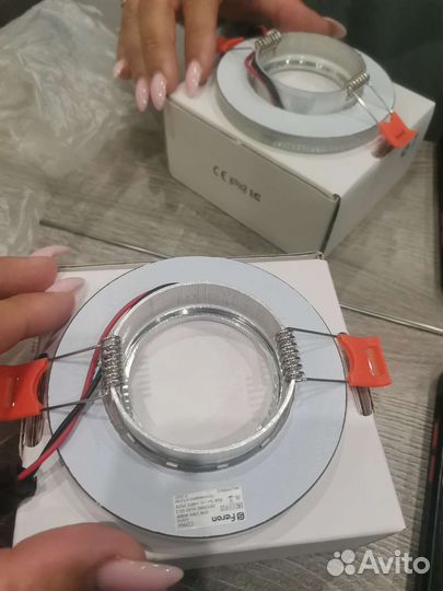 Новые точечные светильники 8шт