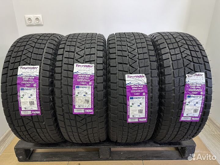 Tourador Winter Pro TSS1 255/45 R20 105T