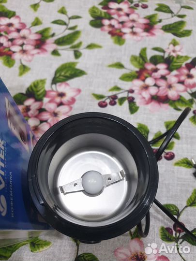 Продам кофемолку vitek