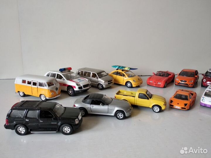 Машинки BMW Chevrolet Cadillac Ford Dodge Renault