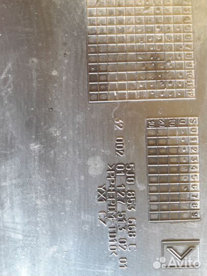 Решетка радиатора Шкода Фабия 2 Румстер 5J0853668