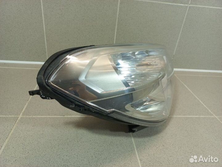 Фара правая Renault Dokker